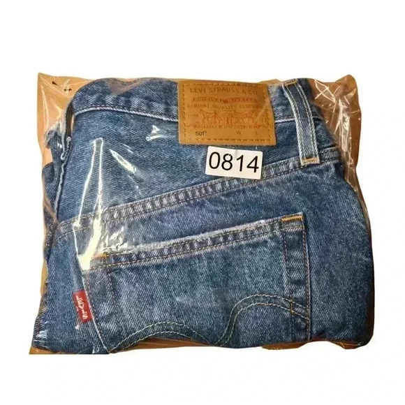 Levis Premium 501 Jean Shorts Denim Women Big 28 Cut offs Measures 30 - Picture 10 of 10